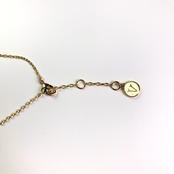 Vince Camuto Libra Pendant Necklace. - Picture 5 of 5